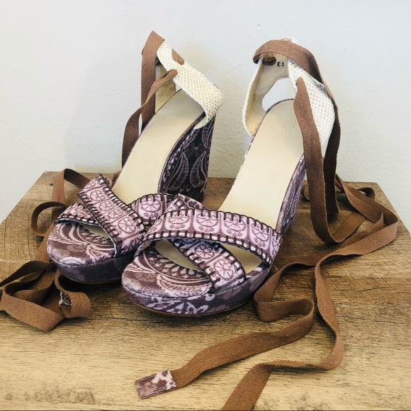 Stuart Weitzman x Theodora & Callum Wedges
